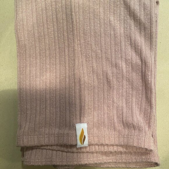 Chic Ribbed Leg Warmers in Soft Pink - Picture 2 of 4